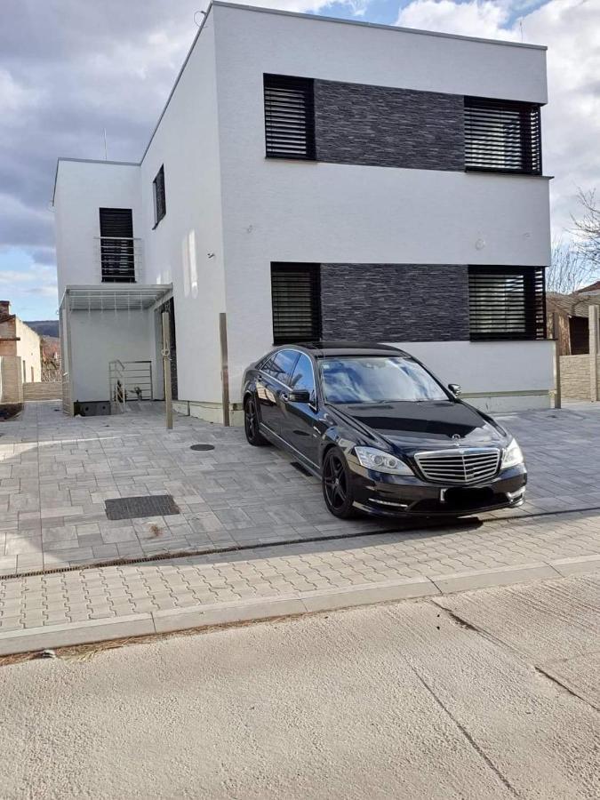Apartament Milan&Eva Svätý Jur Zewnętrze zdjęcie